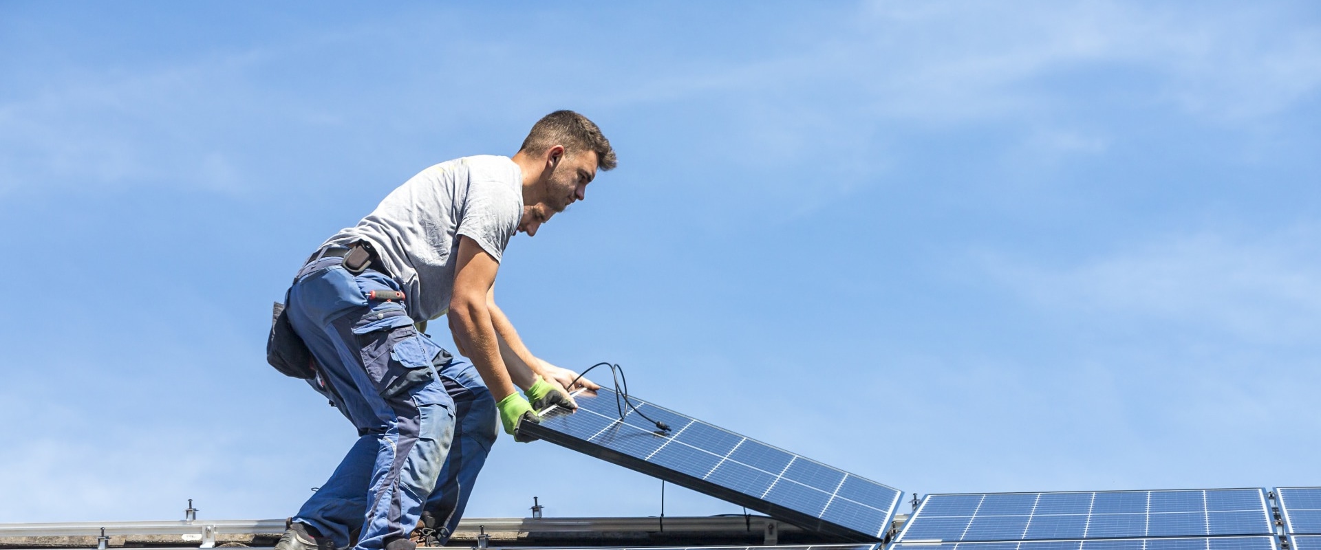 How much does it cost to put solar panels in a 2000 square foot house?